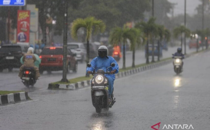 BMKG Peringatkan Potensi Hujan dan Banjir Rob saat Lebaran di Jabar